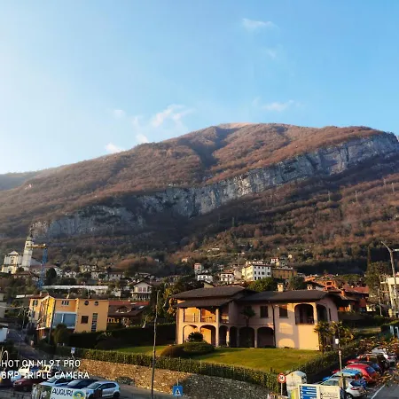 Azzano Holidays Oda ve Kahvaltı Mezzegra