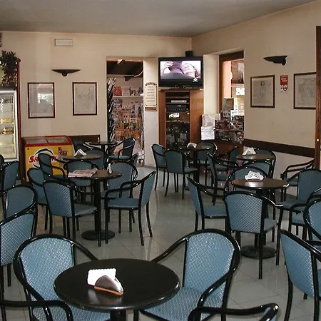 Azzano Holidays B&B 메체그라