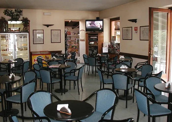 Azzano Holidays Oda ve Kahvaltı Mezzegra