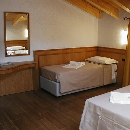 فندق مبيت وإفطار Azzano Holidays ميزّيجرا
